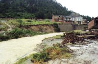 La canalitzaci� de la riera de Castellet �s una de les principals reivindicacions de l'Associaci� de Ve�ns del Barri de la Farinera