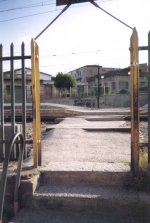 El pas a nivell de la Florinda ha quedat tancat pel cant� del passeig de Pau Casals. Pel carrer Armengol encara es podr� accedir a l�estaci�.