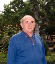 Joan Casals, responsable del manteniment i vigil�ncia del cementiri de Sant Vicen�