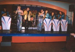 L'orquestra Bar�a Show va amenitzar la Diada del Soci
