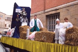 El rei carnestoltes de Vaca Boja iniciava la desfilada.