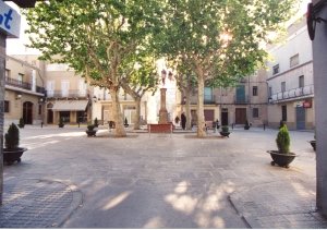 La plaa de l'Ajuntament des del carrer Mestre Aubert