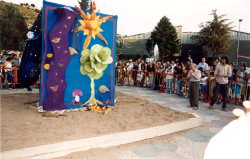 Josep Bach va encendre la falla del 50 aniversari de la Biblioteca