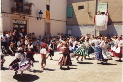 els menuts de l'Escola de Dansa de l'Esbart s'ho van passar d'all� m�s b�