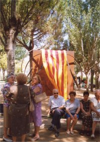 Molta gent es va congregar a la pla�a de Catalunya per celebrar el 50� aniversari de l'Agrupaci� Sardanista