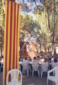 El dinar de germanor va reunir molta gent a la pla�a de Catalunya