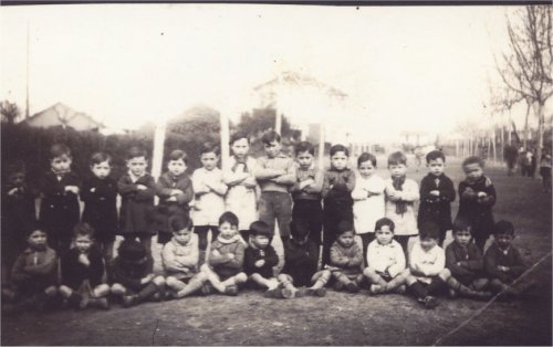 Drets, d'esquerra a dreta: Pere Nogueras (4), Esteve Lafont (5), Salvador Cots (7), ? Puigdell�vol (8), Joan Franch (de la ferreteria) (10), Vicen� Camarasa (11), Agust� Soler (12), Josep Bach Roca (13). Asseguts d'esquerra a dreta: Ricard Cullell (1), Antoni Carreras (2), Llu�s Jan�, Mn. Llu�s, Josep Santacreu (8), Joan Masnou (9).