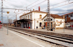 Aspecte actual de l'estaci� de la RENFE. Aquest mes s�han comen�at a fer treballs per pintar-la de nou