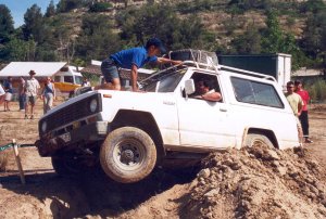 Per evitar que es bolquessin els cotxes, molts copilots pujaven a sobre d'ell per fer contrap�s