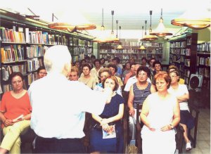 Moment de la confer�ncia a c�rrec del Sr. Joan Arag�, que va tenir lloc a la Biblioteca