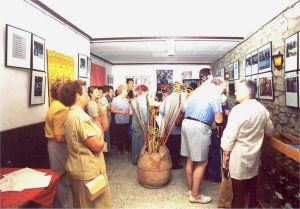 Inauguraci� de l'exposici� "La dona a la �ndia rural" al local del Centre Excursionista