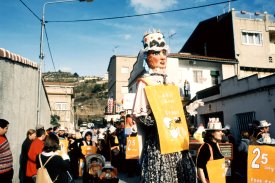 Els Gegants d'El Niu, la Tina i en Janot, tamb� es van disfressar per celebrar els 25 anys de l'Escola Bressol