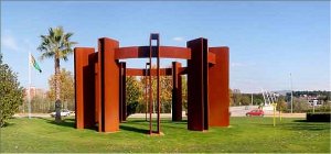 L'obra Europa d'Elisa Arimany est� instal�lada a l'acc�s del Parc Tecnol�gic del Vall�s