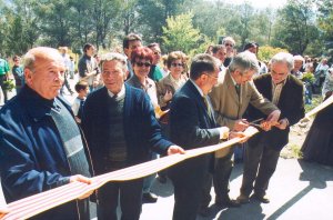 Les autoritats van ser les encarregades de tallar la cinta inaugural que donava per oficial la inauguraci� de la restauraci� del tur� i de l'ermita