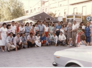 Expositors de la Ia Mostra del Comer� a Sant Vicen� (juny de 1981) [Arxiu fotogr�fic de la Biblioteca S. Vives Casajuana]. Clica per ampliar-la