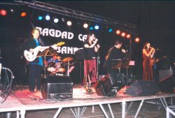 L'Orquestra Bagdad Caf� en un moment de la seva representaci� el diumenge de Festa Major