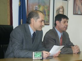 Marcel�l� Masafret va destacar el paper de les entitats santvicentines en el seu preg� en una Sala de Sessions plena de gom a gom. / JORDI LARGO