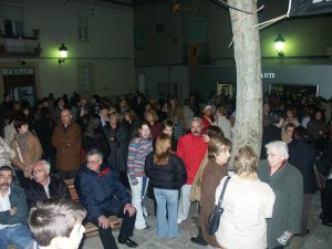 Molts santvicentins es van manifestar tant el mateix dia de l'atemptat, l'onze de mar�, com el dia seg�ent. / JORDI LARGO