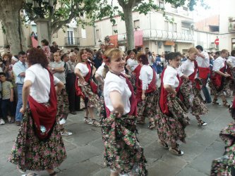 Un moment del Ball de Gitanes d�enguany. Hi van participar onze colles diferents de tot el poble. / JORDI LARGO