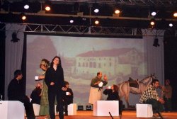 En l'espectacle de celebraci del millenari el grup de teatre Cul-i-seu va escenificar la vida a l'hostal de Sant Jaume en temps dels bandolers