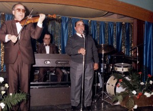 En Jaume Rosell cantant a l'Ateneu, acompanyat al piano per Agust� Sol�