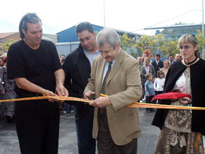 Moment de la inauguraci� oficial del sector de la B�bila per part de l�alcalde Joan Montsech. / JORDI LARGO
