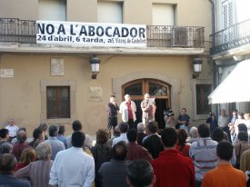 Manifestaci contra l'abocador a Sant Vicen de Castellet el 24 d'abril del 2004